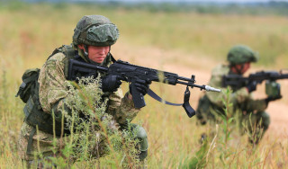 «Не хватает солдат». Российских войск в Украине сейчас может быть в 6-7 раз меньше, чем украинских