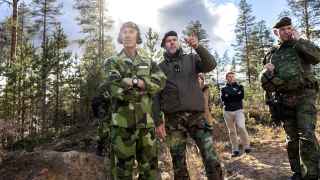 Генерал Микаэль Бюден, глава оборонного ведомства Швеции, и адмирал Роб Бауэр, председатель военного комитета НАТО 