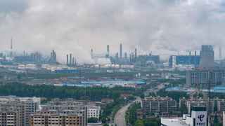 Нефтеперерабатывающий завод в Чжэньхае, Китай